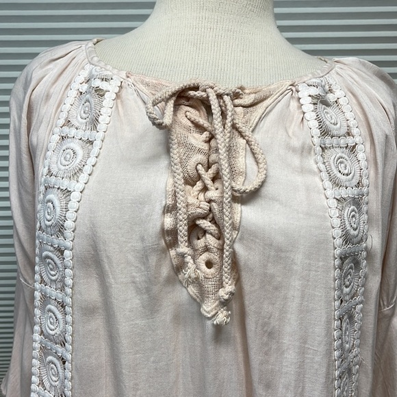 Fantazia NWT Blush Pink Embroidered Lace Up 3/4 Sleeve Blouse Size Small - Picture 2 of 11